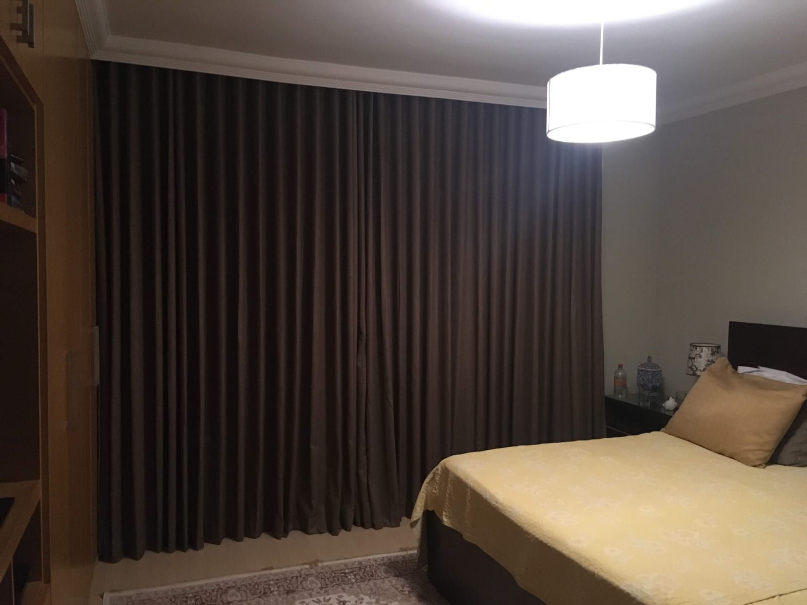 Cortina blackout sob medida em quarto de apartamento em Belo Horizonte